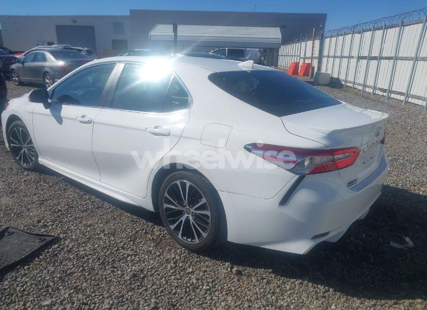 Photo 3 of 2020 Toyota Camry SE (VIN 4T1G11AK8LU980359)