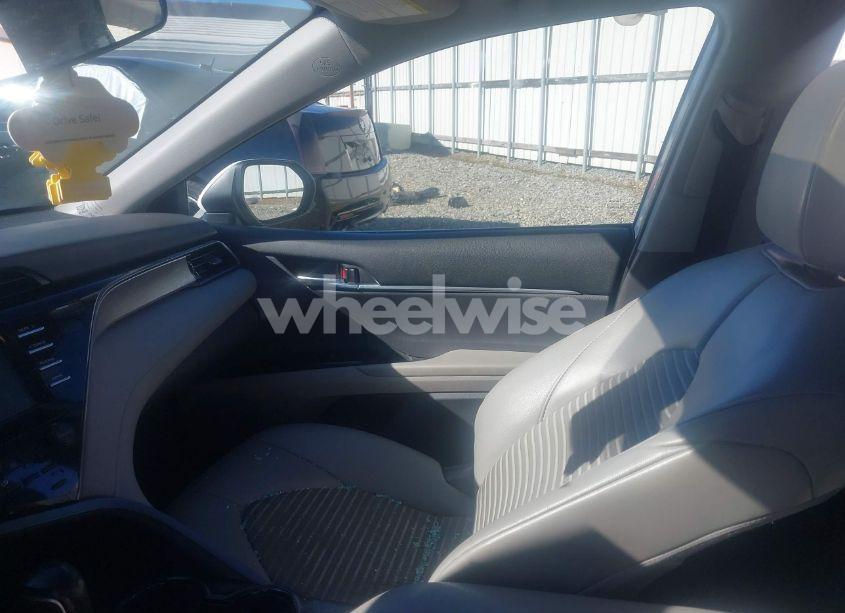 Photo 5 of 2020 Toyota Camry SE (VIN 4T1G11AK8LU980359)