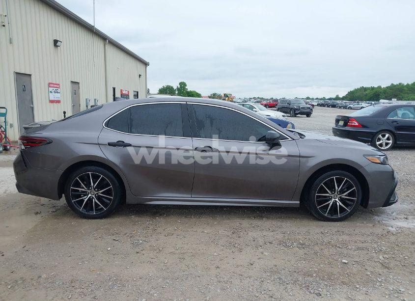 Photo 13 of 2021 Toyota Camry SE (VIN 4T1G11AK8MU411318)