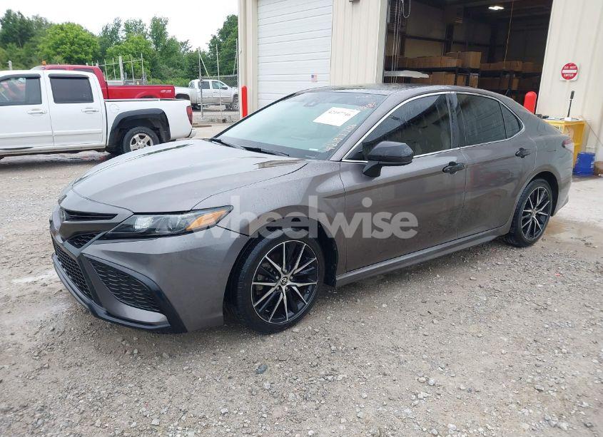 Photo 2 of 2021 Toyota Camry SE (VIN 4T1G11AK8MU411318)