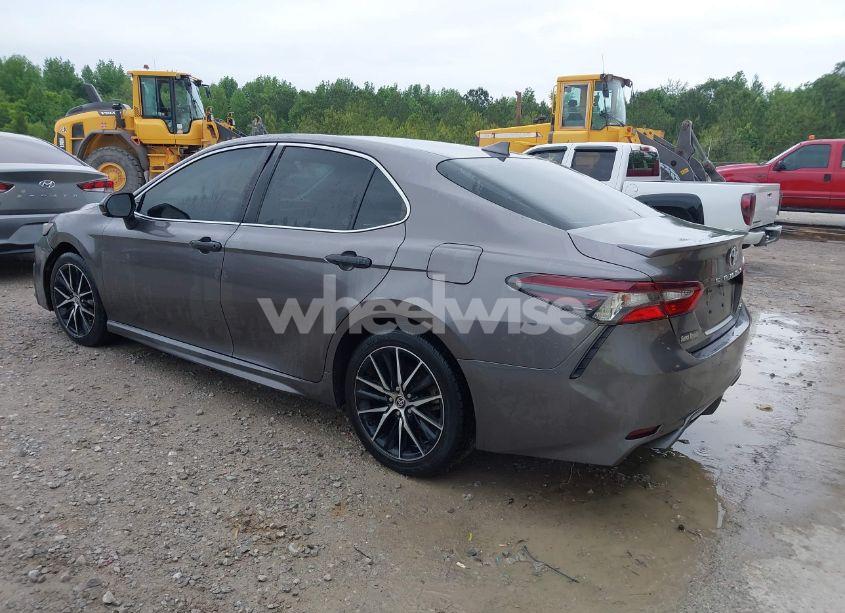 Photo 3 of 2021 Toyota Camry SE (VIN 4T1G11AK8MU411318)