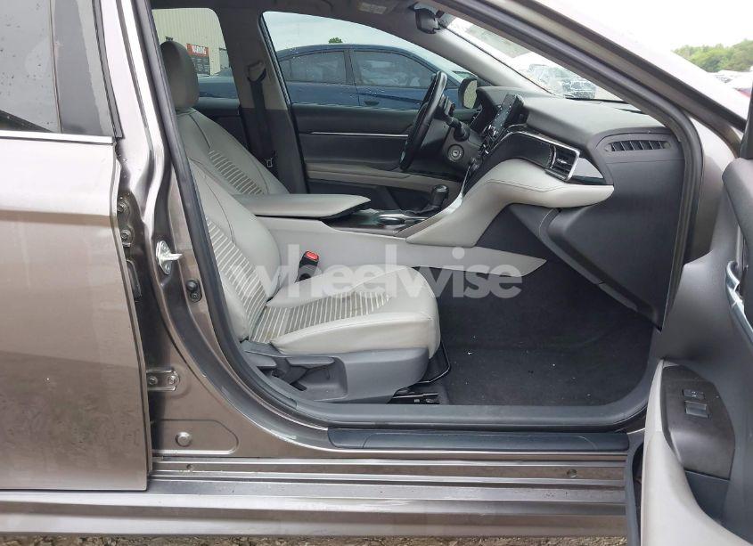 Photo 5 of 2021 Toyota Camry SE (VIN 4T1G11AK8MU411318)