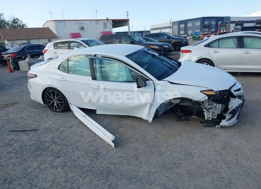 Photo 13 of 2021 Toyota Camry SE (VIN 4T1G11AK8MU415725)