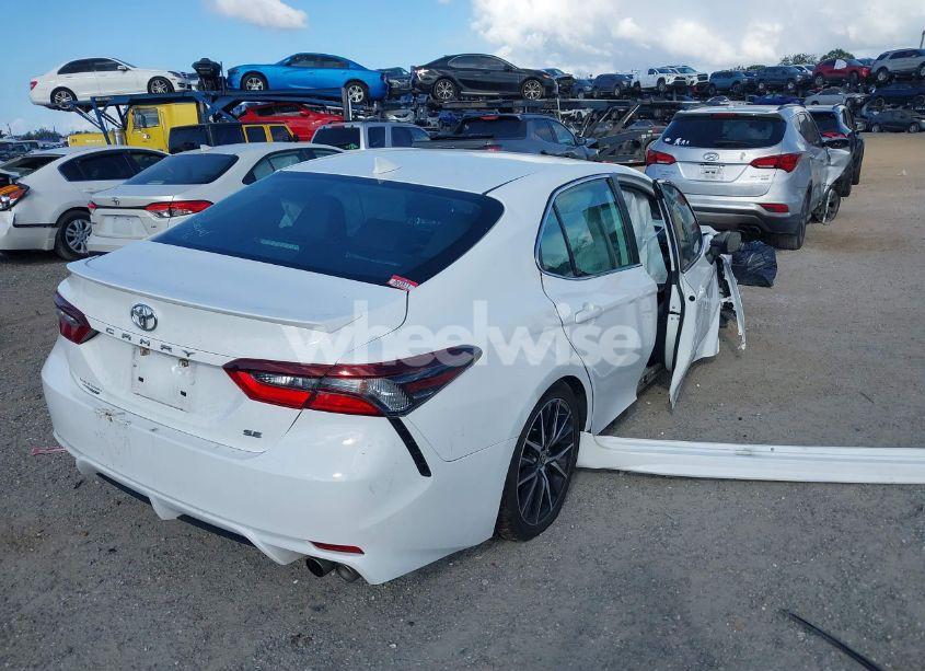 Photo 4 of 2021 Toyota Camry SE (VIN 4T1G11AK8MU415725)