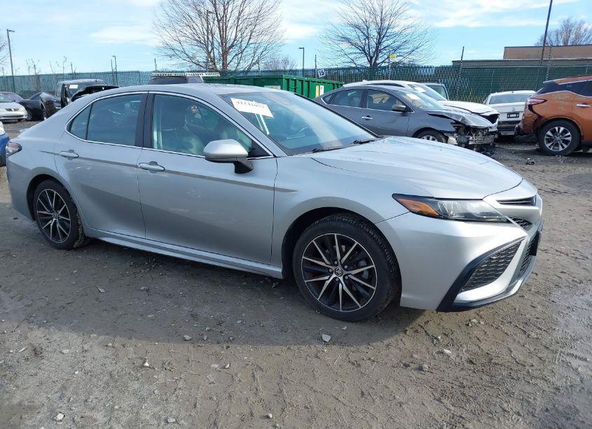 2021 Toyota Camry SE (VIN 4T1G11AK8MU435540) main photo