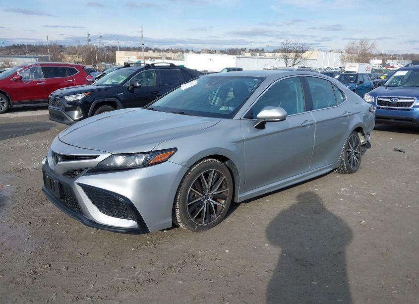 Photo 2 of 2021 Toyota Camry SE (VIN 4T1G11AK8MU435540)