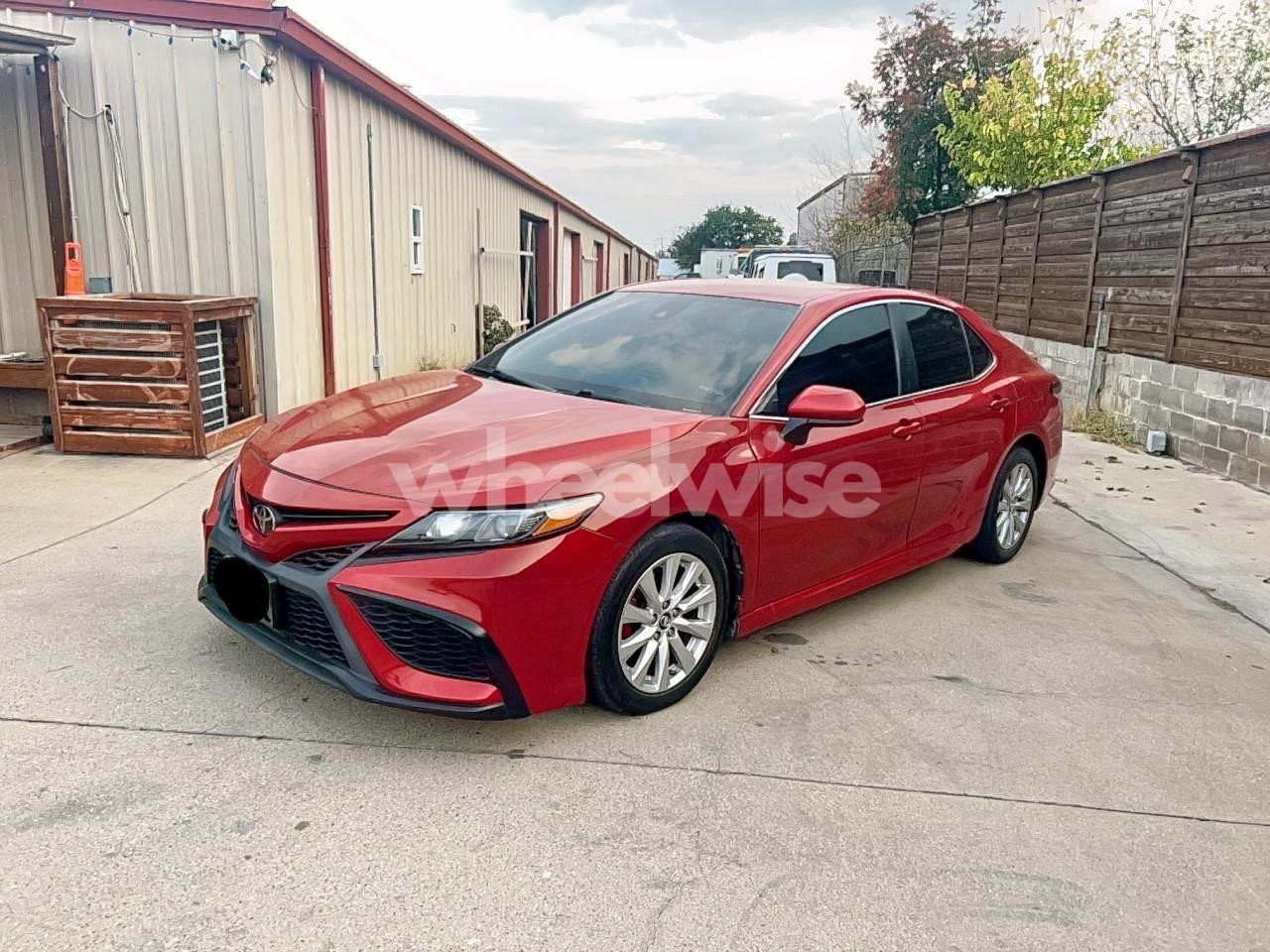 Photo 2 of 2021 TOYOTA CAMRY SE (VIN 4T1G11AK8MU441161)