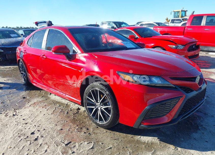 2021 Toyota Camry SE (VIN 4T1G11AK8MU446313) main photo