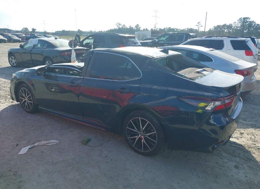 Photo 3 of 2021 Toyota Camry SE (VIN 4T1G11AK8MU465329)