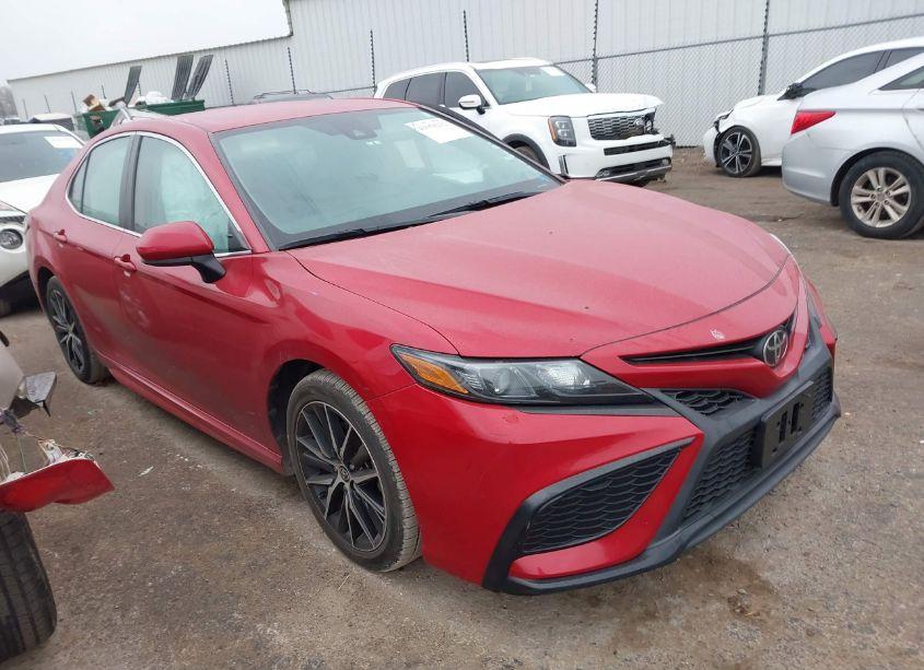 2021 Toyota Camry SE (VIN 4T1G11AK8MU490585) main photo