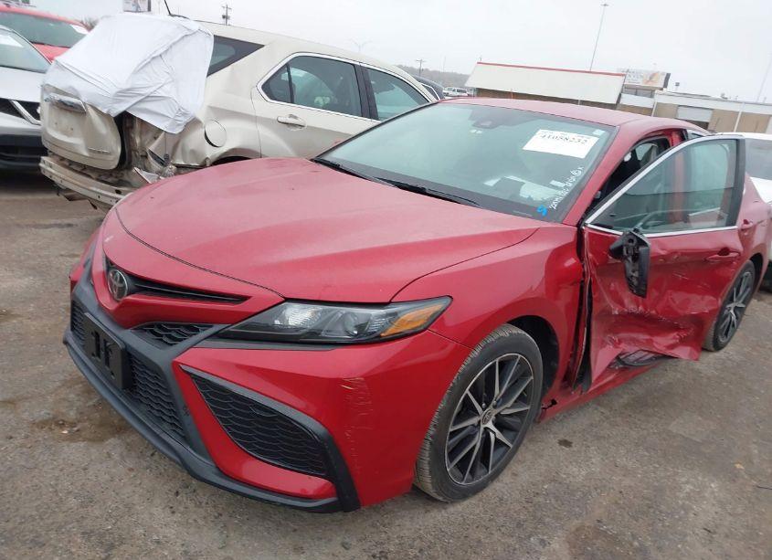 Photo 2 of 2021 Toyota Camry SE (VIN 4T1G11AK8MU490585)