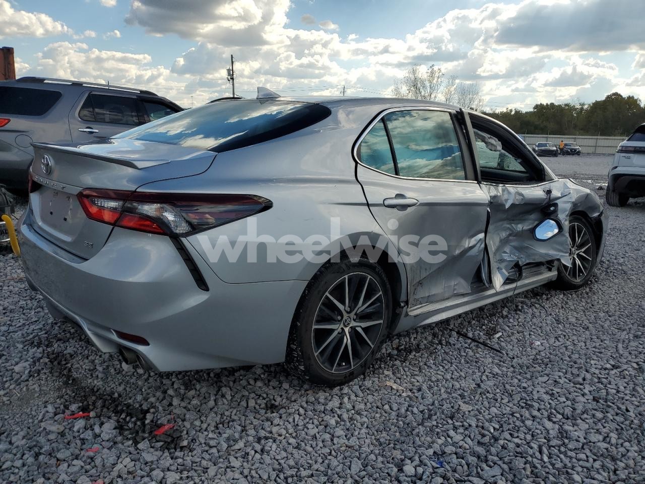 Photo 3 of 2021 TOYOTA CAMRY SE (VIN 4T1G11AK8MU496418)