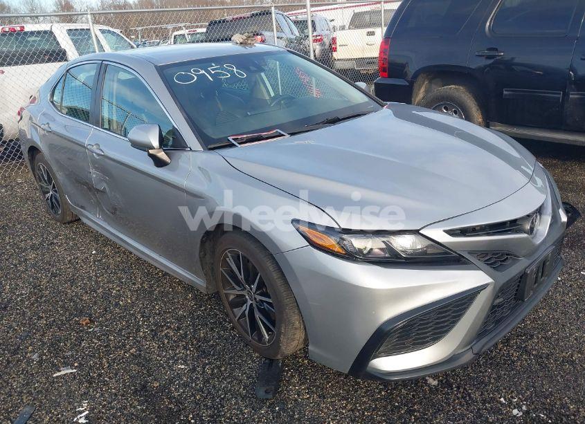2021 Toyota Camry SE (VIN 4T1G11AK8MU520958) main photo