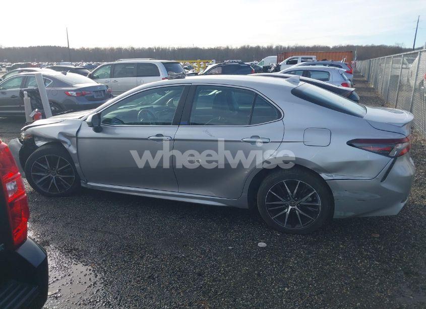 Photo 13 of 2021 Toyota Camry SE (VIN 4T1G11AK8MU520958)