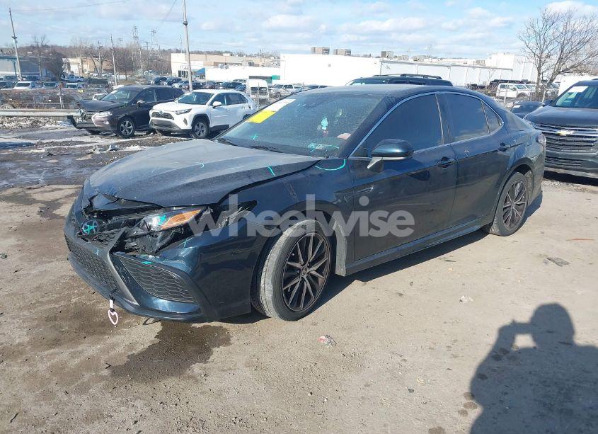 Photo 2 of 2021 Toyota Camry SE (VIN 4T1G11AK8MU527456)