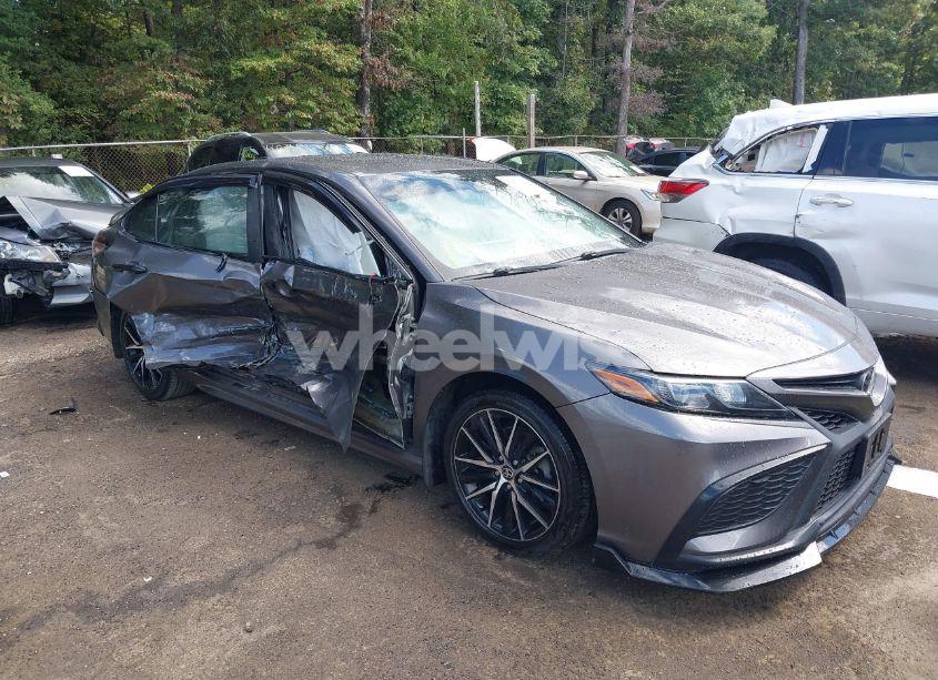 2021 Toyota Camry SE (VIN 4T1G11AK8MU573448) main photo