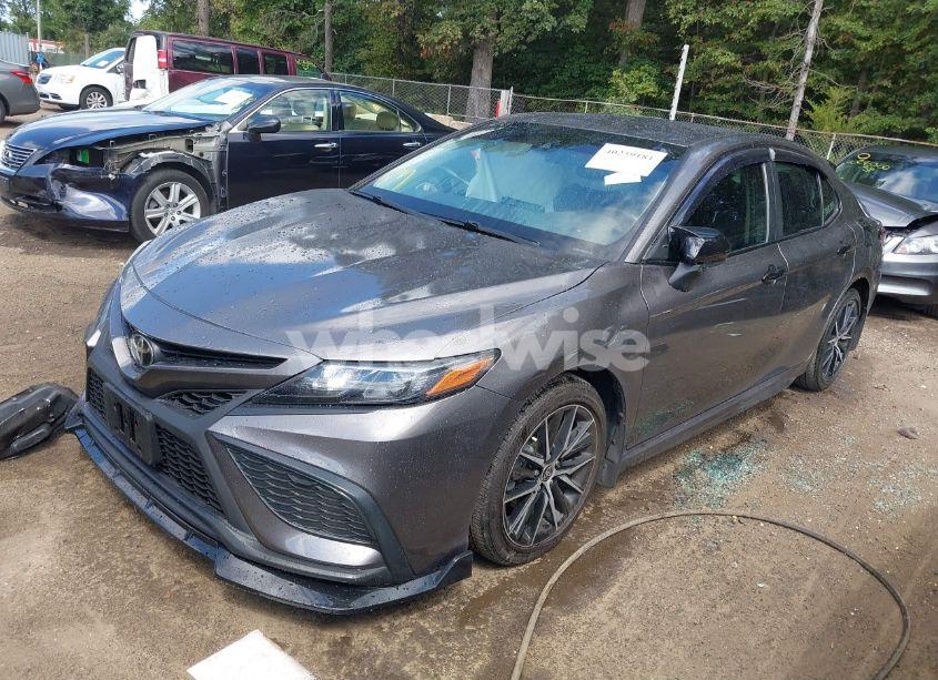 Photo 2 of 2021 Toyota Camry SE (VIN 4T1G11AK8MU573448)