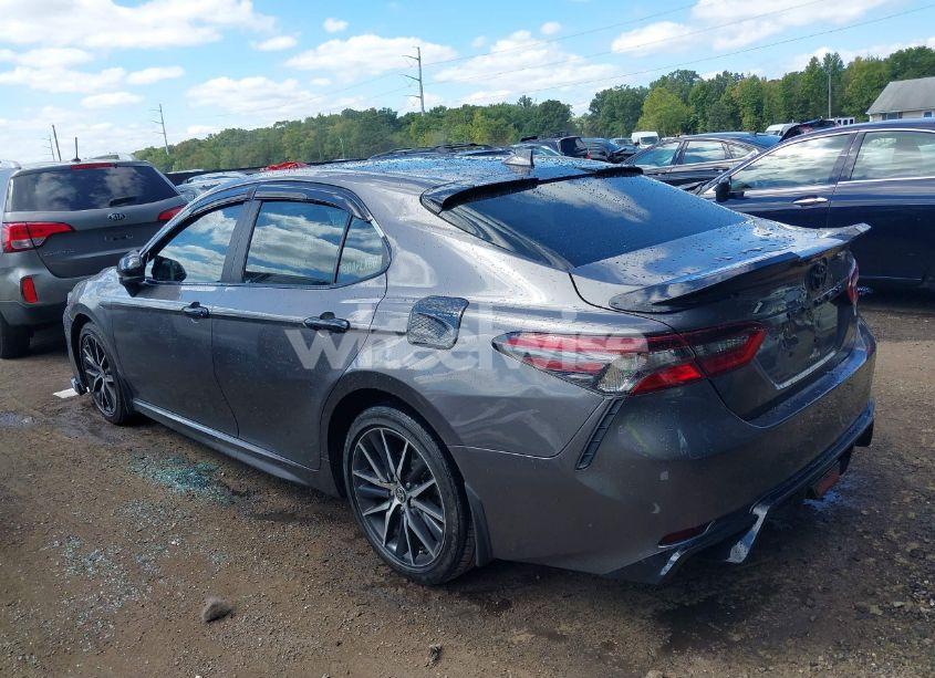 Photo 3 of 2021 Toyota Camry SE (VIN 4T1G11AK8MU573448)