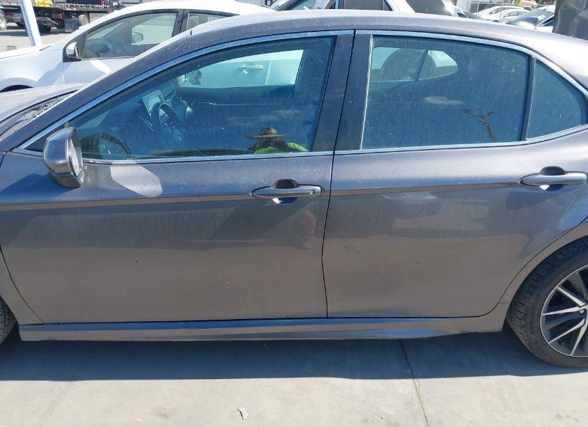 Photo 14 of 2021 Toyota Camry SE (VIN 4T1G11AK8MU585633)