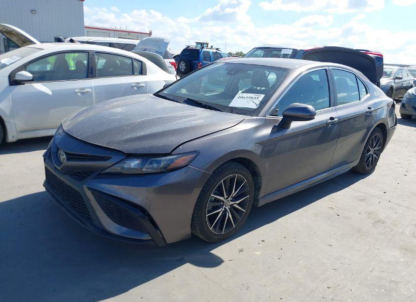 Photo 2 of 2021 Toyota Camry SE (VIN 4T1G11AK8MU585633)