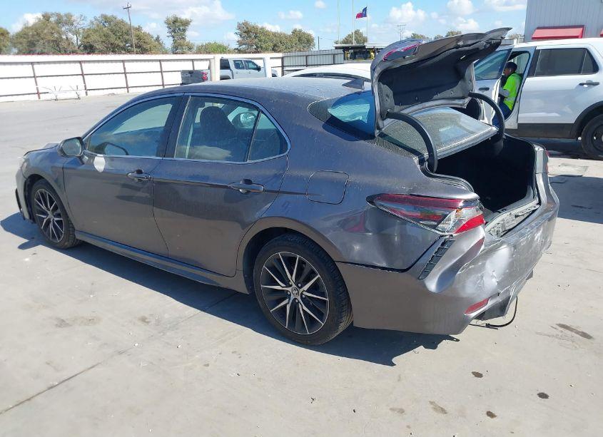 Photo 3 of 2021 Toyota Camry SE (VIN 4T1G11AK8MU585633)