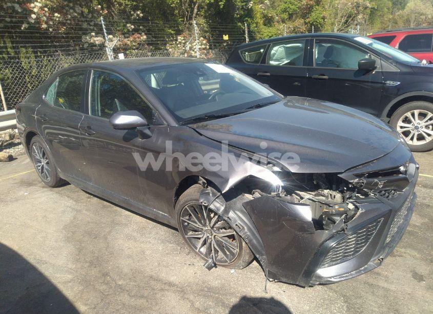 2021 Toyota Camry SE (VIN 4T1G11AK8MU590475) main photo