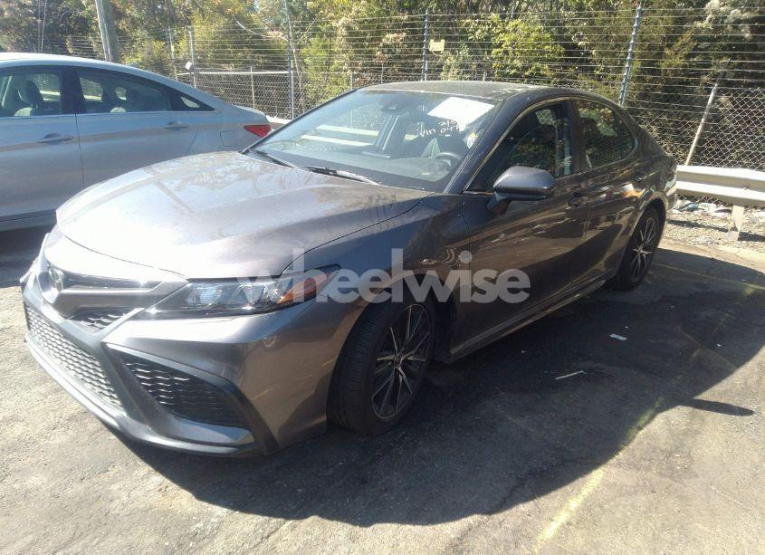 Photo 2 of 2021 Toyota Camry SE (VIN 4T1G11AK8MU590475)