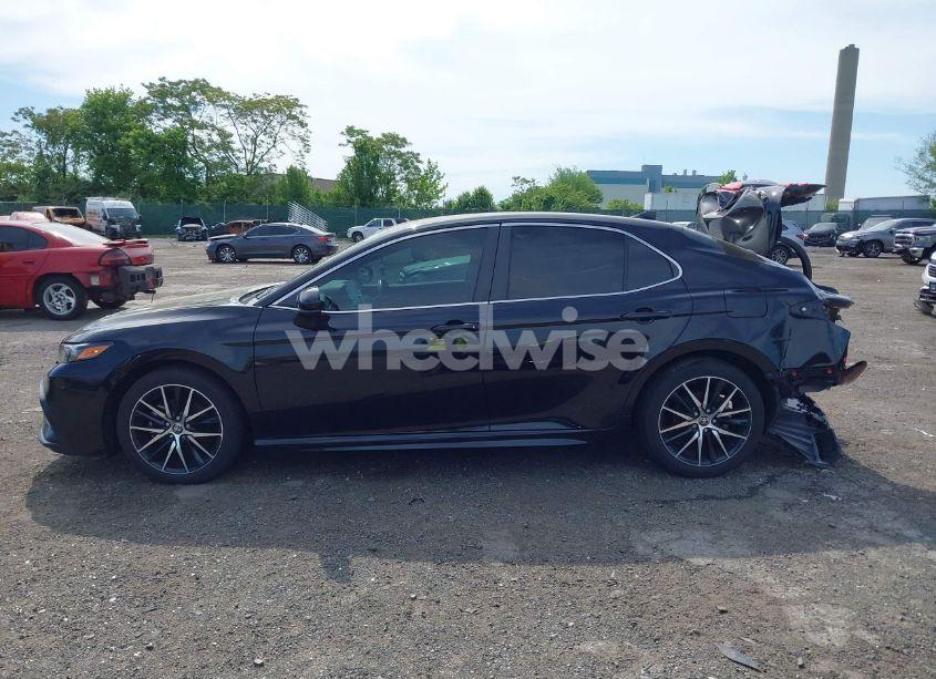 Photo 13 of 2021 Toyota Camry SE (VIN 4T1G11AK8MU609008)