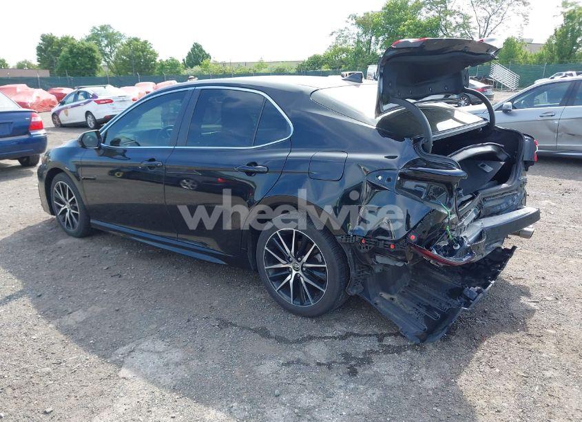 Photo 3 of 2021 Toyota Camry SE (VIN 4T1G11AK8MU609008)