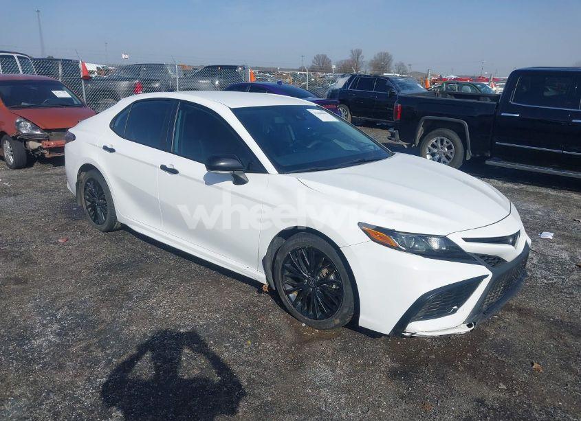 2022 Toyota Camry SE NIGHTSHADE EDITION (VIN 4T1G11AK8NU030585) main photo