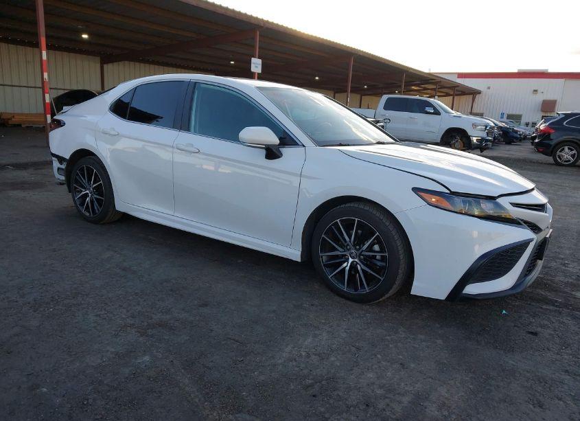 2022 Toyota Camry SE (VIN 4T1G11AK8NU050478) main photo