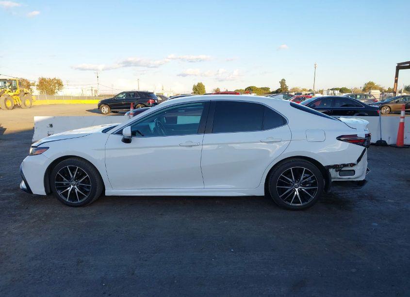 Photo 15 of 2022 Toyota Camry SE (VIN 4T1G11AK8NU050478)