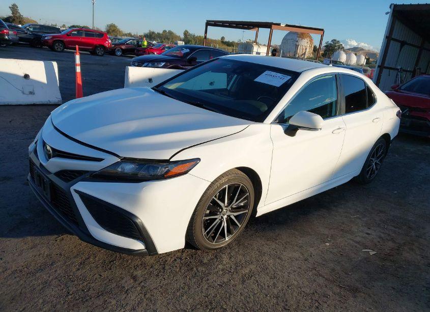 Photo 2 of 2022 Toyota Camry SE (VIN 4T1G11AK8NU050478)