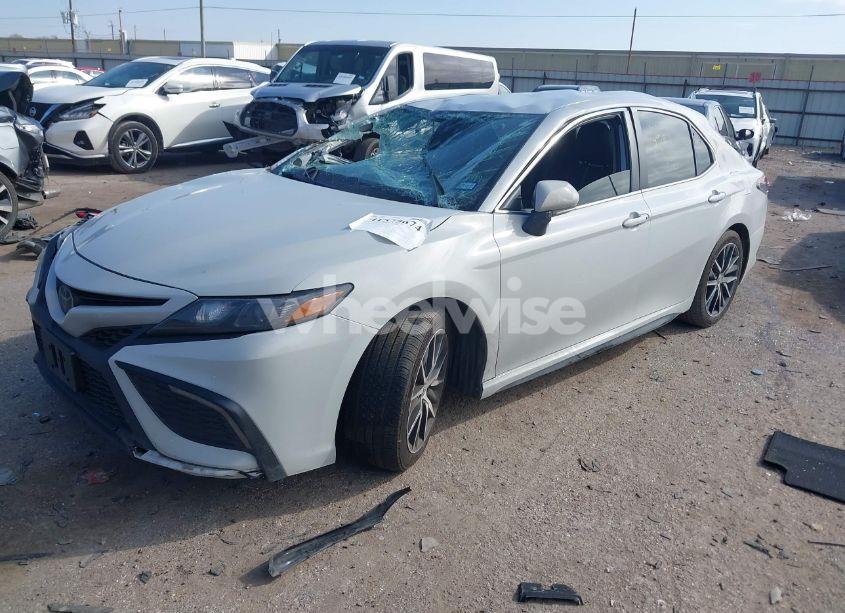 Photo 2 of 2022 Toyota Camry SE (VIN 4T1G11AK8NU057270)