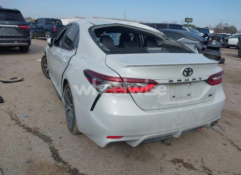 Photo 3 of 2022 Toyota Camry SE (VIN 4T1G11AK8NU057270)