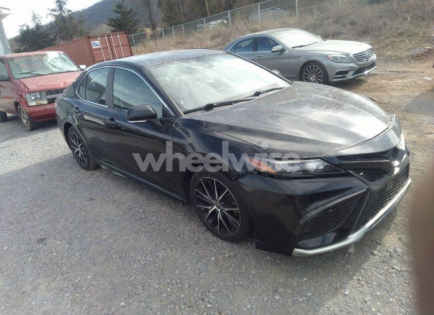 2022 Toyota Camry SE (VIN 4T1G11AK8NU624738) main photo