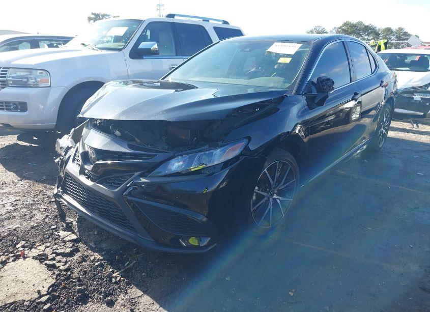 Photo 2 of 2022 Toyota Camry SE (VIN 4T1G11AK8NU637120)