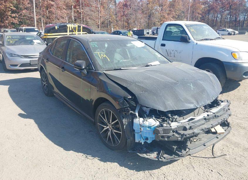 2022 Toyota Camry SE (VIN 4T1G11AK8NU639515) main photo