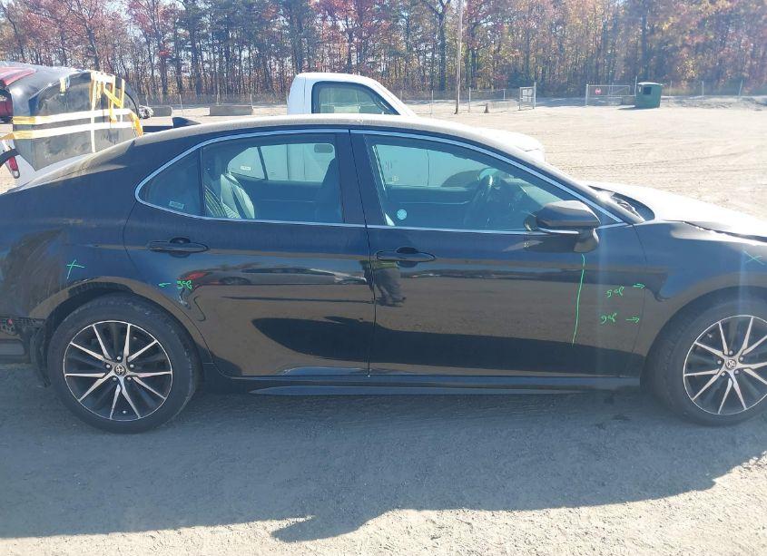 Photo 13 of 2022 Toyota Camry SE (VIN 4T1G11AK8NU639515)