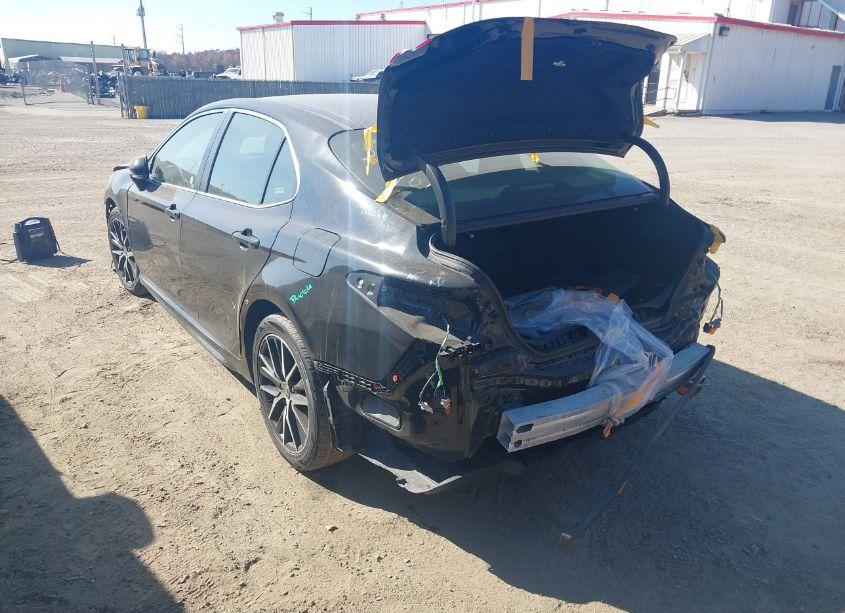 Photo 3 of 2022 Toyota Camry SE (VIN 4T1G11AK8NU639515)