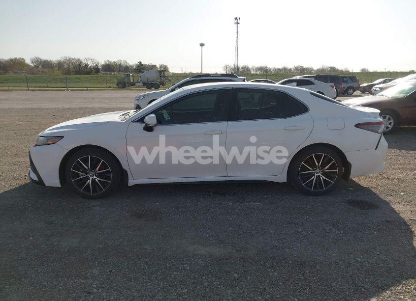 Photo 14 of 2022 Toyota Camry SE (VIN 4T1G11AK8NU644181)