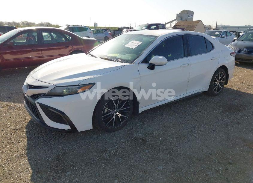 Photo 2 of 2022 Toyota Camry SE (VIN 4T1G11AK8NU644181)