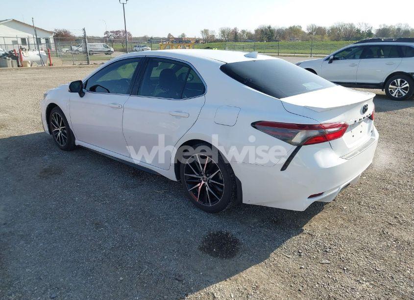 Photo 3 of 2022 Toyota Camry SE (VIN 4T1G11AK8NU644181)