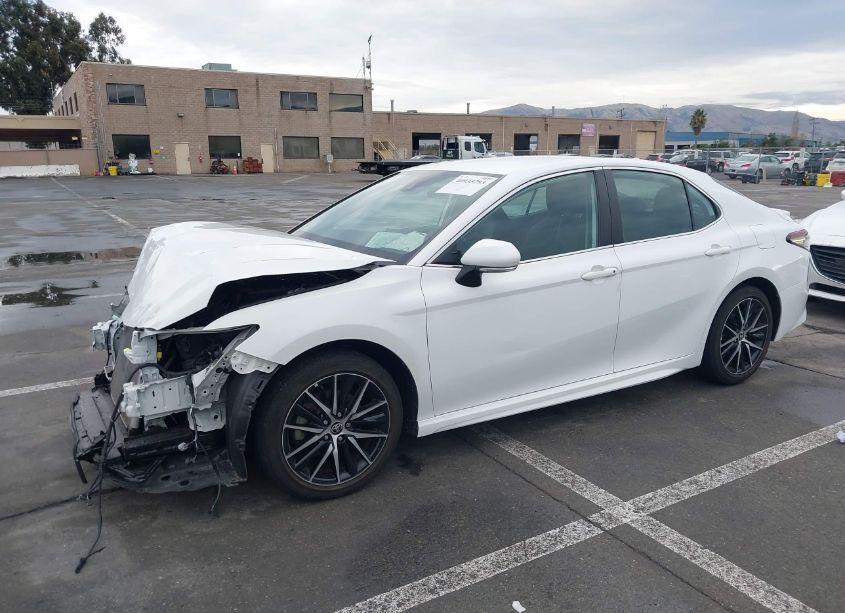 Photo 2 of 2022 Toyota Camry SE (VIN 4T1G11AK8NU655195)