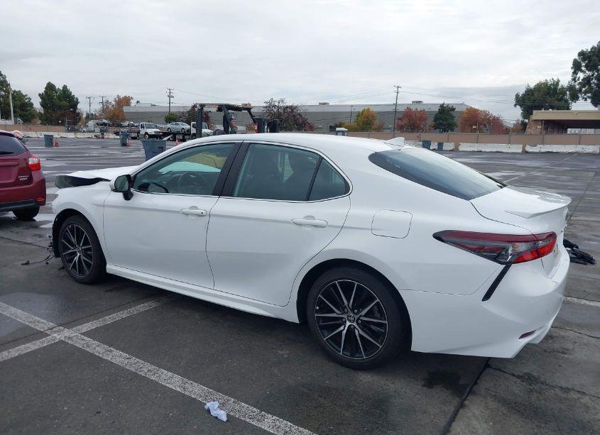 Photo 3 of 2022 Toyota Camry SE (VIN 4T1G11AK8NU655195)