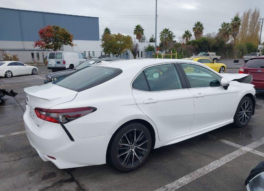 Photo 4 of 2022 Toyota Camry SE (VIN 4T1G11AK8NU655195)