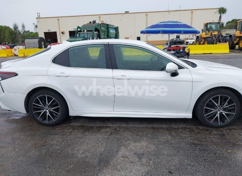 Photo 13 of 2022 Toyota Camry SE (VIN 4T1G11AK8NU683417)