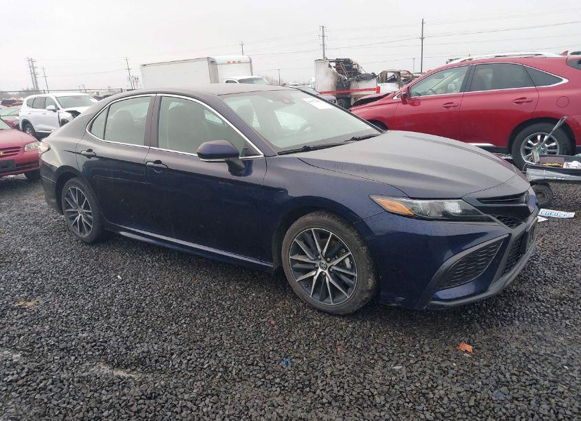 2022 Toyota Camry SE (VIN 4T1G11AK8NU689041) main photo