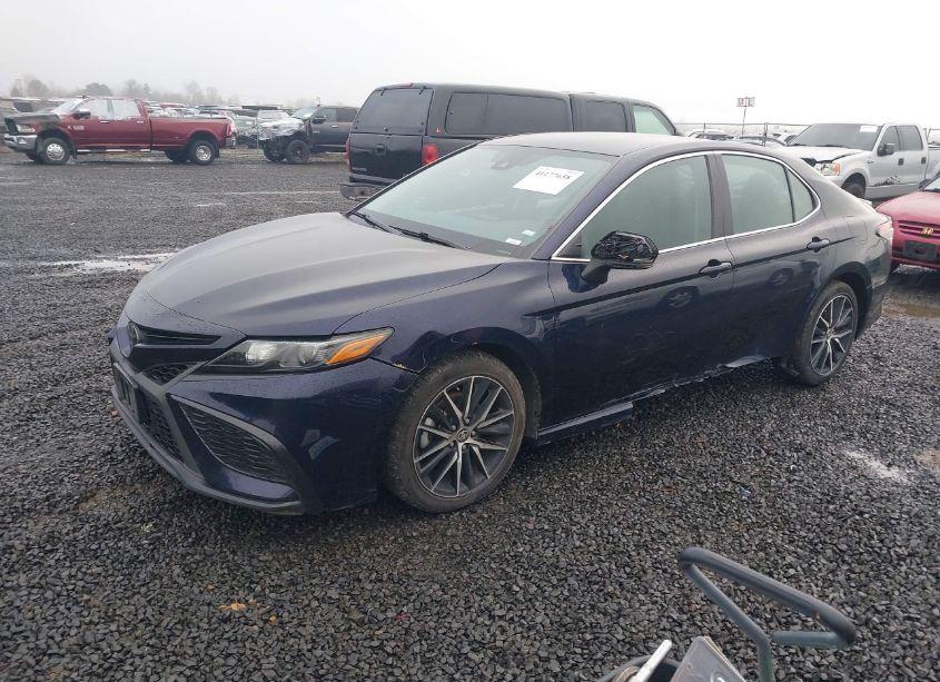 Photo 2 of 2022 Toyota Camry SE (VIN 4T1G11AK8NU689041)