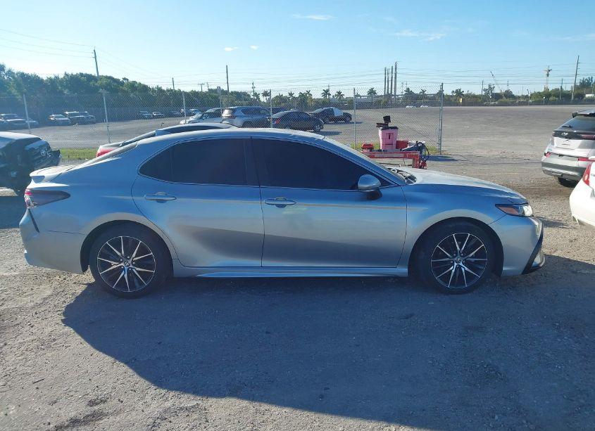 Photo 13 of 2022 Toyota Camry SE (VIN 4T1G11AK8NU700846)